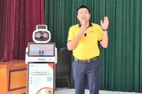Xã Đồng Tiến giới thiệu ứng dụng robot trí tuệ nhân tạo hỗ trợ giải quyết thủ tục hành chính công
