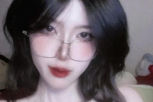 Fan girl Peyz 'nhận vợ' hậu fanmeeting T1 gây sốt