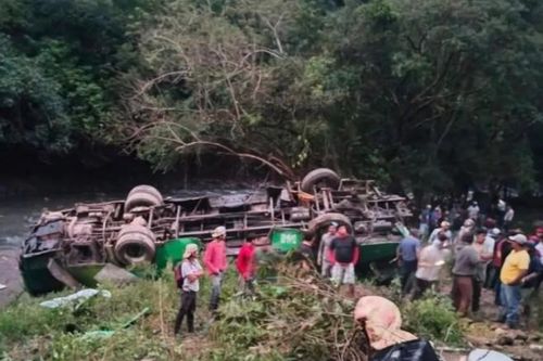 Mexico: Xe buýt lao xuống vực, gần 30 người thương vong