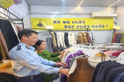 Kiểm tra 5 cơ sở kinh doanh hàng hóa giả mạo nhãn hiệu qua Facebook