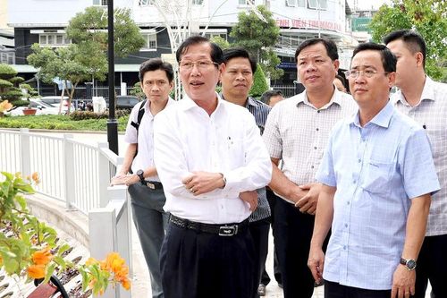 Phó Chủ tịch UBND tỉnh An Giang Lê Văn Phước kiểm tra tiến độ thi công các công trình trọng điểm