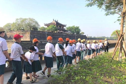 Nâng cao năng lực quản lý giáo dục học sinh khuyết tật ở tiểu học