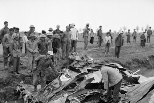 'Binh khí tập trung, hỏa lực tập trung' đánh B-52