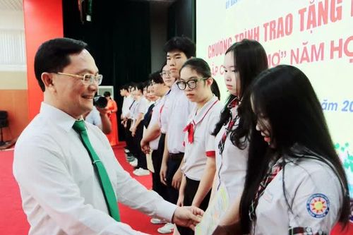 Ủy ban MTTQ Việt Nam tỉnh Đồng Nai trao 865 triệu đồng học bổng cho học sinh, sinh viên