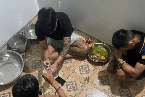 Gia Lai: Bắt quả tang 3 thanh niên tổ chức sử dụng ma túy trong phòng ngủ