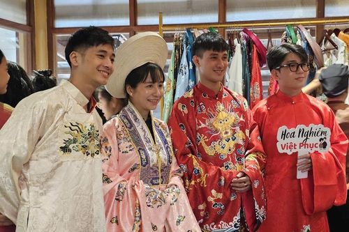 Đẩy mạnh phát triển văn hóa, công nghiệp văn hóa