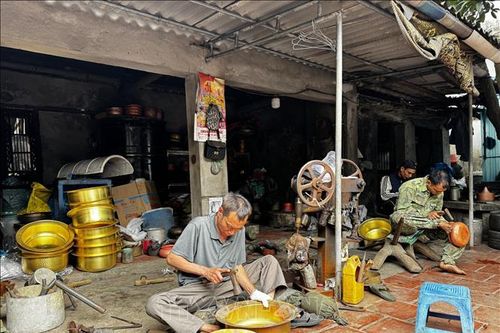 Làng nghề đúc đồng Đại Bái rộn ràng mùa Tết