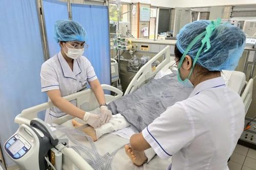Nạn nhân nặng nhất trong vụ lật xe đoàn từ thiện ở Lào Cai đã tỉnh lại