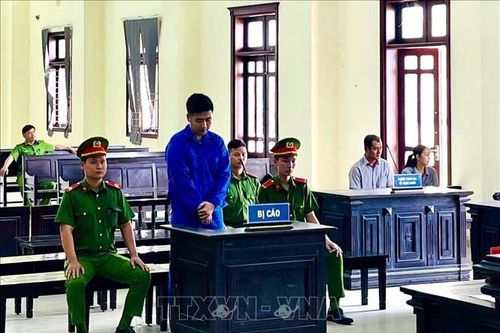 Phạt tù đối tượng lừa đảo người nhà của các bị án để chiếm đoạt tài sản