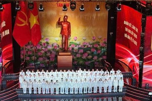 Màu áo không chỉ là sắc phục, mà là danh dự, là lý tưởng sống...