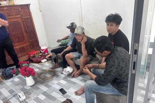 Công an xã Thạnh Lộc bắt quả tang 5 đối tượng sử dụng trái phép chất ma túy