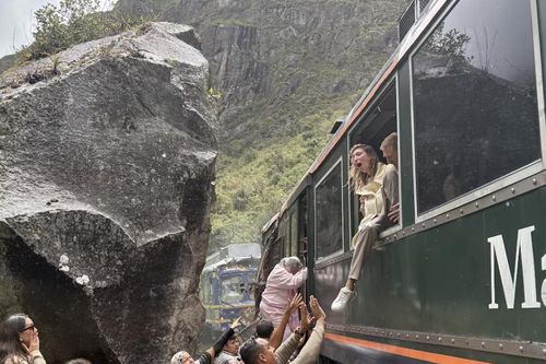 Peru: Hai tàu tông trực diện, lái tàu thiệt mạng, 40 người bị thương