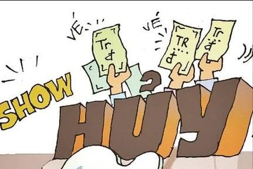 Lùm xùm hủy show, khán giả 'chịu trận'
