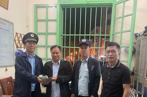 Ấm lòng ngày đầu năm: Nhân viên ga Nha Trang trao trả hàng chục triệu đồng bỏ quên