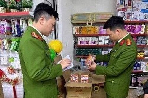 Công an Hà Nội xử lý cơ sở kinh doanh pháo hoa trái phép