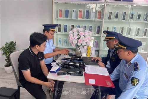 Liên tiếp phát hiện và tạm giữ lượng lớn điện thoại không rõ nguồn gốc