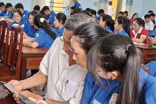 Đưa công nghệ đến gần người dân