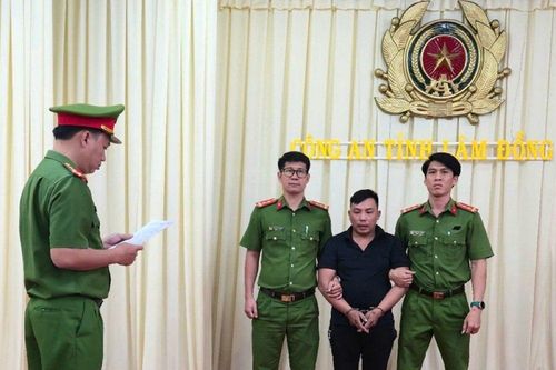 Bắt giam đối tượng thuê vật tư để thắp đèn cho vườn thanh long rồi chiếm đoạt