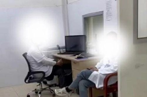 Lào Cai: Nhân viên y tế bị điều chuyển làm hành chính vì ngồi chuyện phiếm trong giờ làm việc