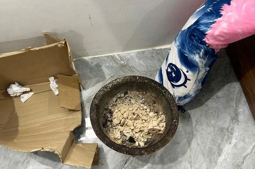 Hậu quả đau lòng từ thói quen đốt than sưởi ấm trong phòng kín