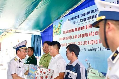 Mang xuân sớm ra đảo Hòn Khoai