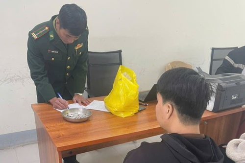 Biên phòng Nghệ An: Phát hiện, thu giữ thuốc nổ, kíp nổ trên tàu cá