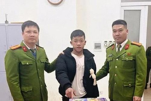 Thanh niên 18 tuổi 'kiếm thêm' bằng 'nghề' buôn bán pháo hoa nổ