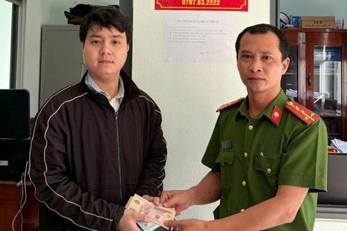 Không tham của rơi