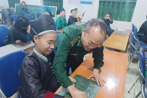 Những 'học trò' đặc biệt và hành trình 'gieo chữ' thầm lặng ở miền biên viễn