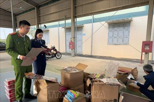 Phát hiện hơn 3.000 sản phẩm đồ chơi, thực phẩm không rõ nguồn gốc