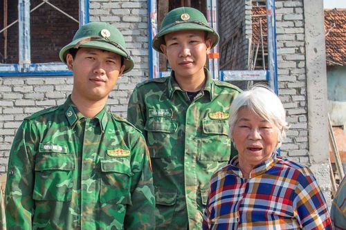 Người dân vùng lũ mong có nhà mới đón Xuân