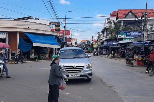 Lập biên bản xử lý xe ô tô đậu sai quy định