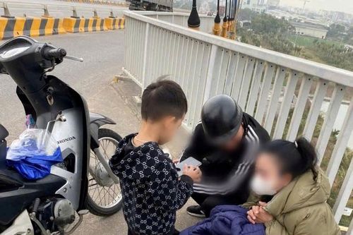 Hành động bất ngờ của người mẹ trẻ đưa con trai 4 tuổi lên cầu Bính định làm điều dại dột
