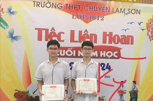 Hai anh em song sinh cùng giành giải Nhất môn Toán kỳ thi học sinh giỏi Quốc gia