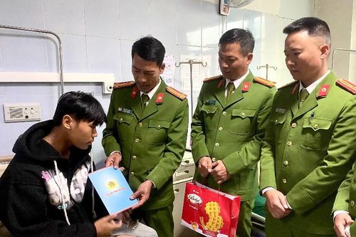 Quyên góp gần 30 triệu đồng hỗ trợ chiến sĩ mắc bệnh hiểm nghèo