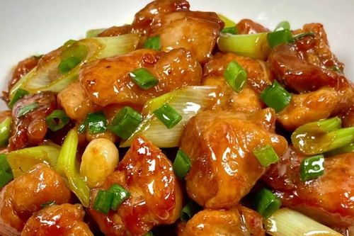 Cách làm gà kho hành lá vị Thái giúp đưa cơm ngày se lạnh