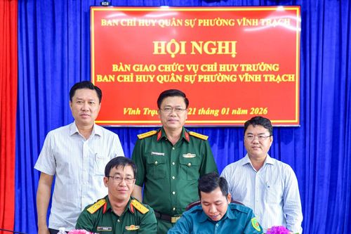 Bàn giao chức vụ Chỉ huy trưởng Ban CHQS xã, phường