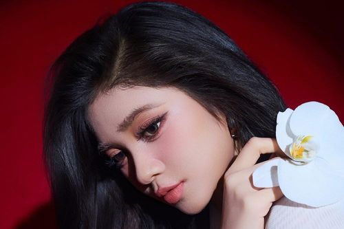 Cận cảnh nhan sắc tuổi 22 của Á hậu Minh Kiên