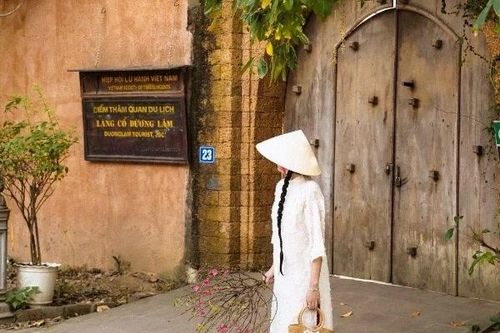 Làng cổ Đường Lâm hút khách đến chụp áo dài giữa không gian làng quê Bắc Bộ