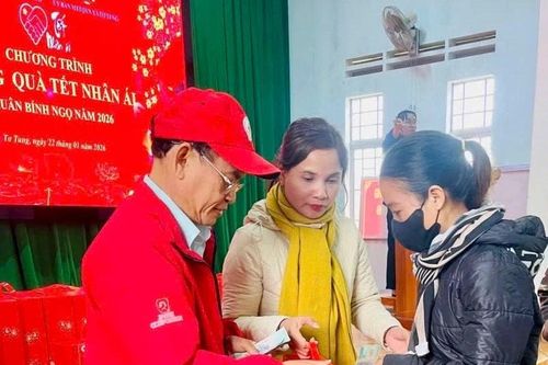Hội Chữ thập đỏ Gia Lai trao 400 suất quà Tết cho người dân các xã phía Tây