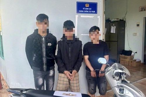 Quảng Ngãi: Bắt 3 đối tượng dùng dao cướp tài sản người đi đường
