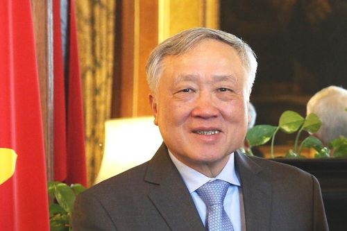 Phó Thủ tướng Thường trực Chính phủ Nguyễn Hòa Bình lên đường thăm làm việc tại Thụy Sĩ và Kazakhstan