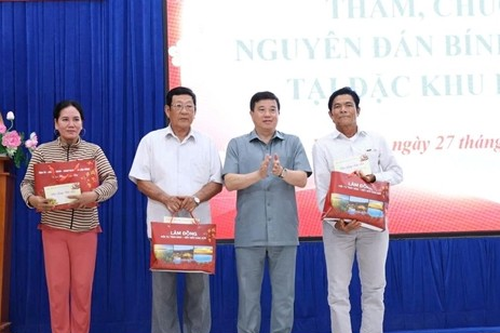 Lãnh đạo tỉnh Lâm Đồng và Quân khu 7 chúc Tết đặc khu Phú Quý