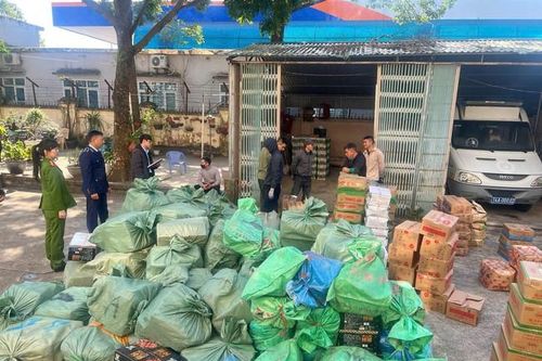 Quảng Ninh phát hiện gần 4 tấn thực phẩm không nguồn gốc trước Tết Nguyên đán 2026