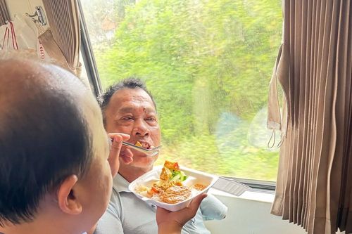 Hành khách đặc biệt trên chuyến tàu từ Vinh đến Nha Trang