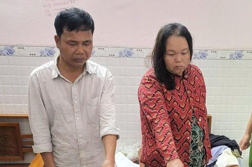 Vợ chồng 'bỉ vỏ' đi chợ