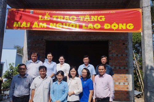 Xã Mỹ Tịnh An: Bàn giao 'Mái ấm Công đoàn' cho đoàn viên khó khăn