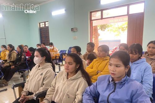 Hội Liên hiệp Phụ nữ xã Nam Khánh Vĩnh tuyên truyền kết quả Đại hội XIV của Đảng