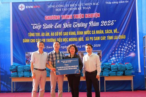 Hội Tài chính Kế toán - Tổng Công ty Điện lực Miền Bắc tiếp bước em đến trường tại vùng cao Lai Châu