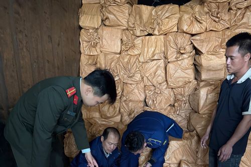 Hà Nội: Thu giữ hơn 12 tấn thực phẩm không rõ nguồn gốc